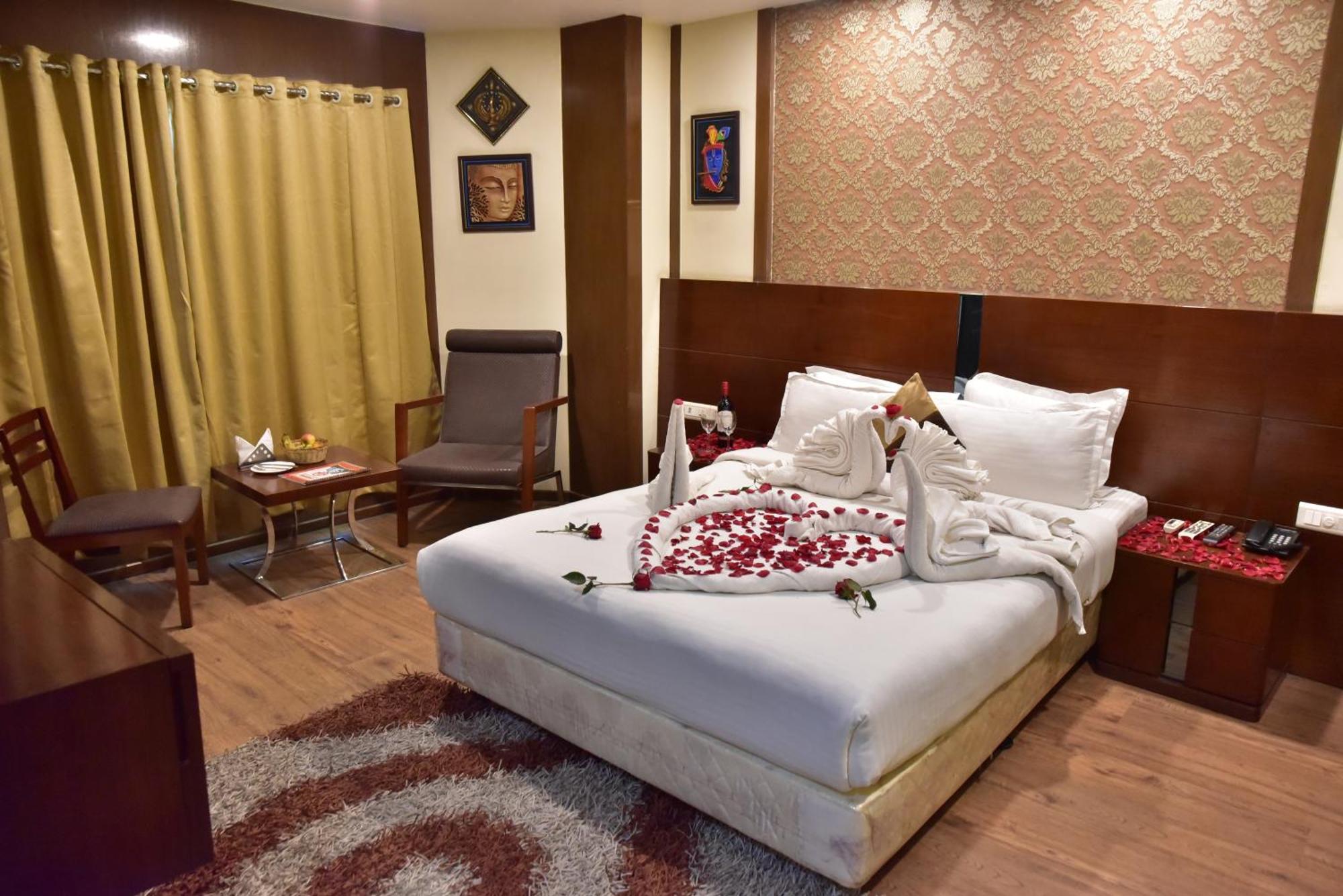 Hotel Ambassador Chocolate Inn Kalyani Exteriör bild